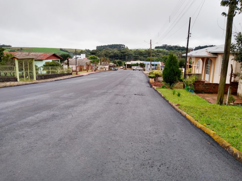 Seguem as obras de asfaltamento em Ronda Alta